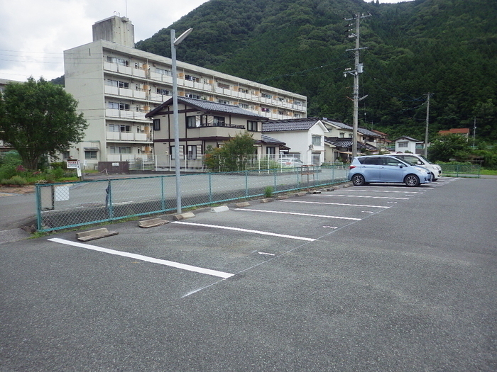 駐車枠・番号の塗り替え工事