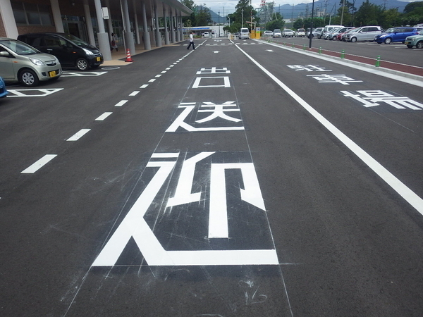 某医療センター駐車場ライン工事